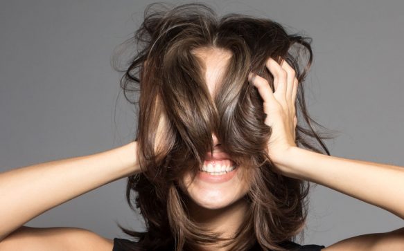 Mehr Volumen! 13 Stylingtricks für dünnes Haar
