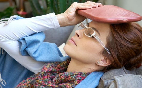 Schmerzen: Wann hilft Wärme und wann Kälte?