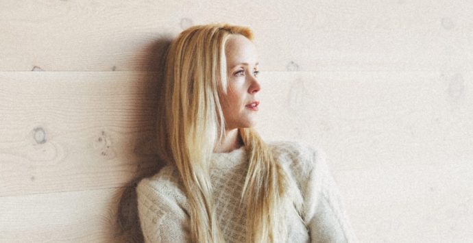 Tina Dico: Ihr Leben, ihre Musik und ihr neues Album „Fastland“