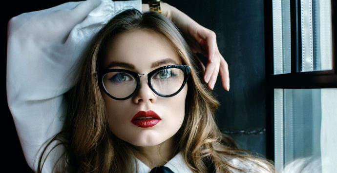 Die Brille als Modestatement: Coole Styling-Tricks