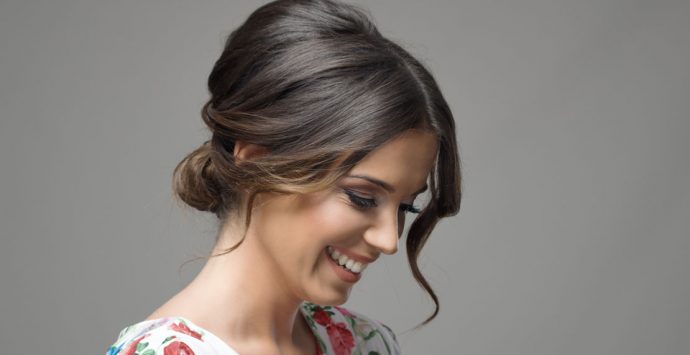 So einfach stylst du den trendigen Low Bun
