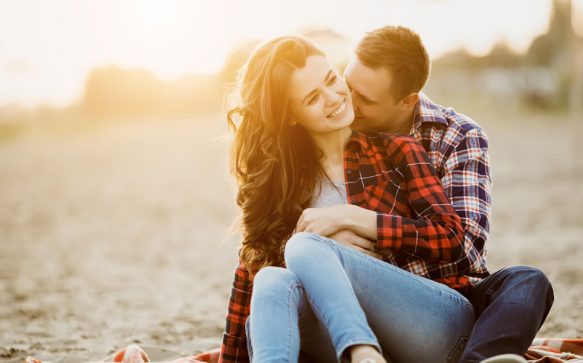 Mit diesen Tipps bringst du wieder mehr Romantik in deine Beziehung