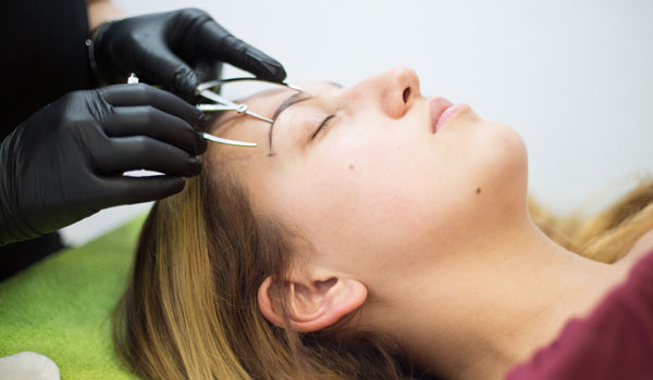 Mit Microblading morgens wie geschminkt aufwachen.