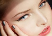 Perfekter Augenaufschlag - so gelingt der Tightlining-Look.