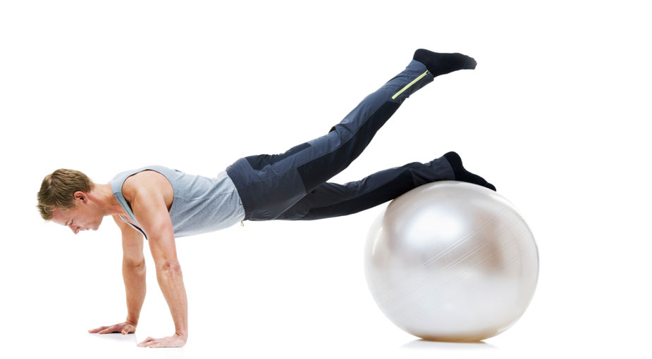 Plank mit Ball und Beinheben