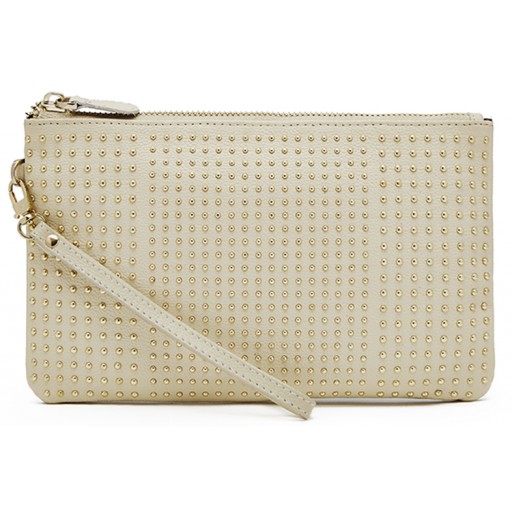 Clutch aus Leder, cream mit goldfarbenen Nieten, mit integriertem Akku