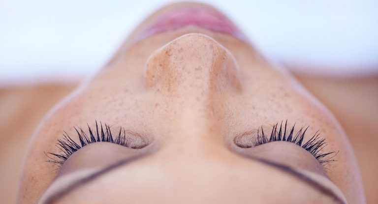 Neue Wellenlänge – Wimpern-Lifting für den Wow-genblick