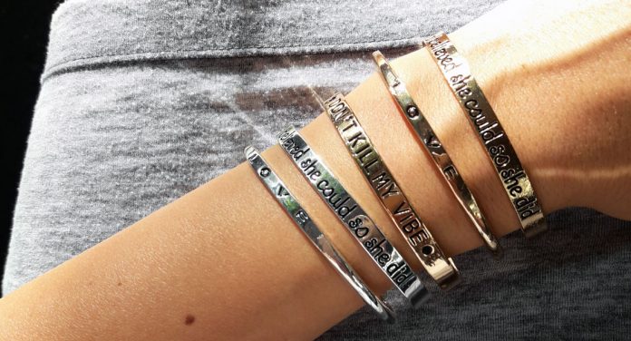 statement-armbaender Statement-Armbänder: Talk to my Hand!