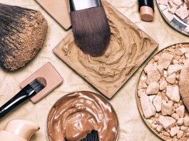 Mit diesen Tricks kannst du ganz einfach Make-up-Flecken entfernen