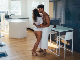 Aufregender Sex quer durch die ganze Wohnung