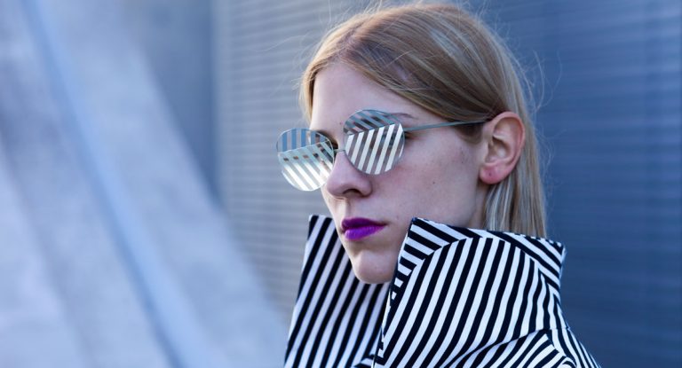 Editorial SLOMO STROBO