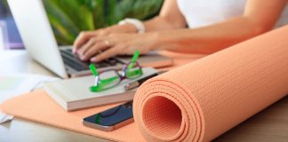 Fitness im Büro: Diese Übungen für zwischendurch halten dich fit!