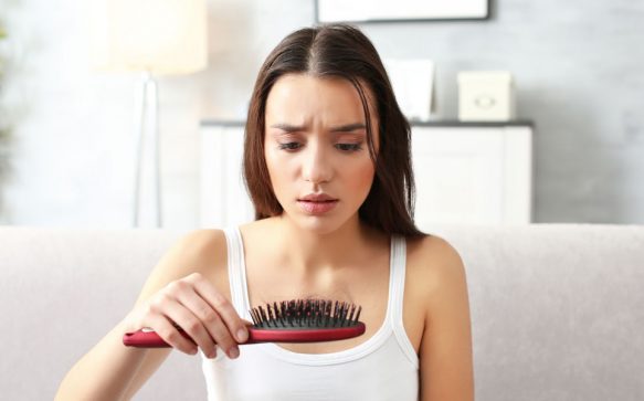 Hohe Stirn? Sichtbare Kopfhaut? So funktioniert eine Haartransplantation bei Frauen