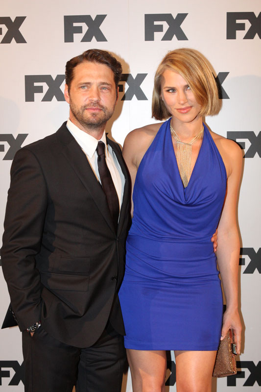 Jason Priestly mit seiner Frau Naomi