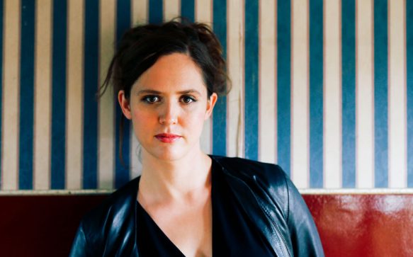 Emily Cox: „So viel zu arbeiten geht wirklich nur, wenn man das, was man tut, liebt.“
