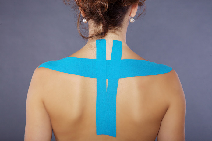 Kinesio-Tape am Nacken