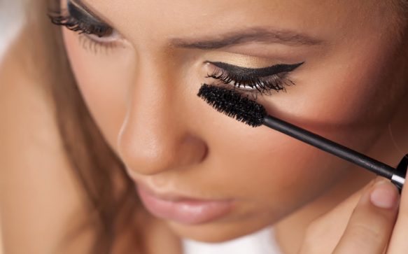 Make-up-Basics für Kontaktlinsenträger