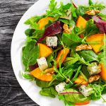 So wird dein Salat zur Kalorienbombe!