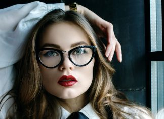 Die Brille als Modestatement: Coole Styling-Tricks