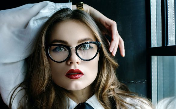 Die Brille als Modestatement: Coole Styling-Tricks