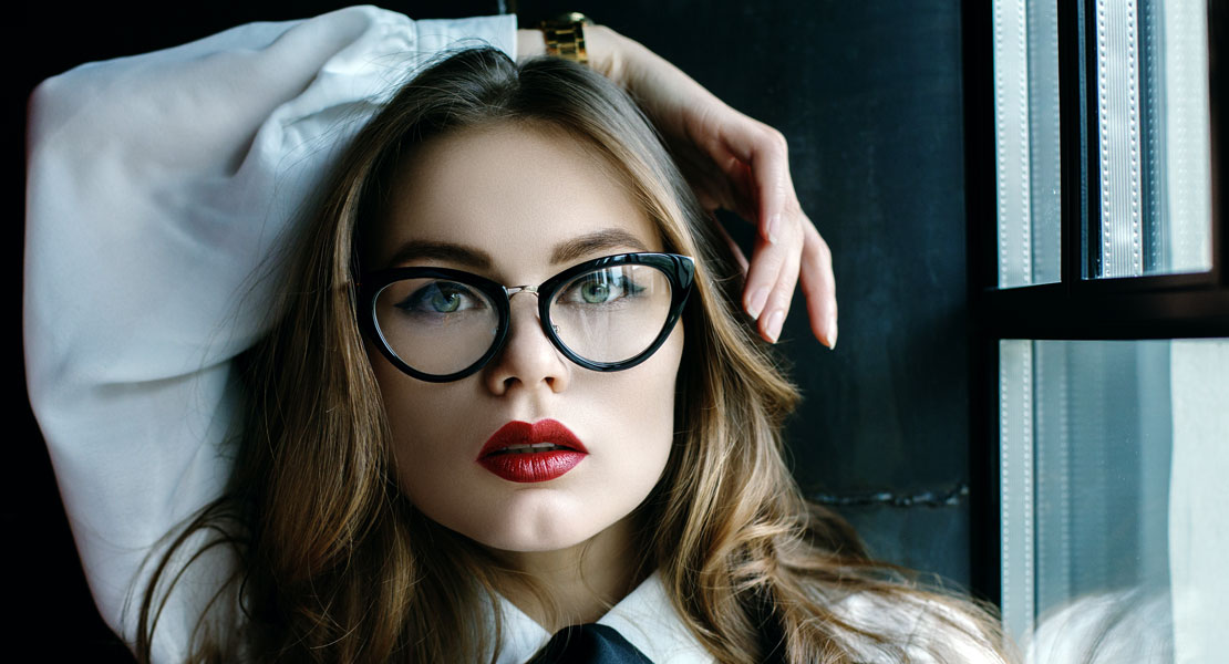 Die Brille als Modestatement: Coole Styling-Tricks