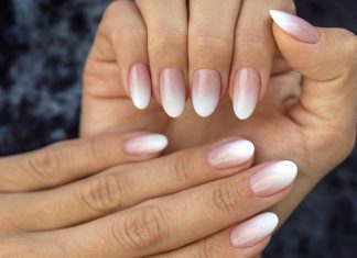 Babyboomer Nails: So edel ist der neue Nageltrend