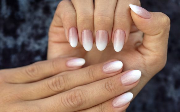 Babyboomer Nails: So edel ist der neue Nageltrend