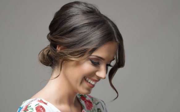 So einfach stylst du den trendigen Low Bun