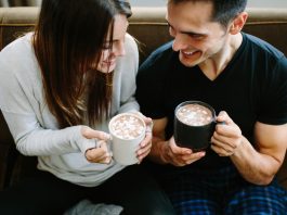 Cuffing - der neue Trend am Dating-Himmel