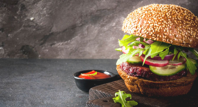 Insekten-Snacks und Burger