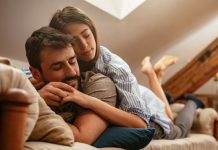Was Männer wirklich übers Kuscheln denken