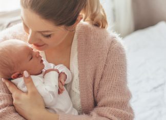 Hurra, unser Baby ist da! So gibst du die Geburt deines Nachwuchses bekannt