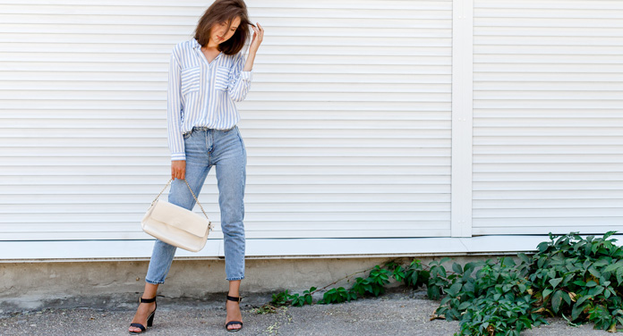 So wird deine Mom-Jeans zum stylischen Hingucker!