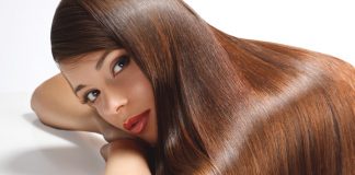 Keratin Glättung: So funktioniert die Behandlung für glattes, glänzendes Haar