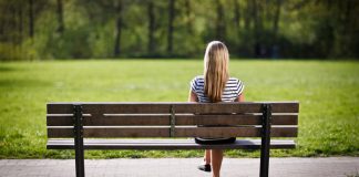 Benching – So wehrst du dich gegen die fiese Dating-Masche