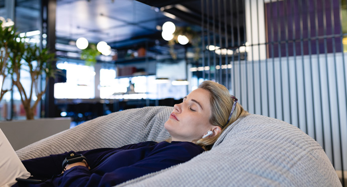 Mittagsschlaf und Power-Napping für die perfekte Work-Life-Balance