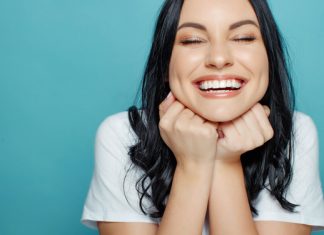 Zähne natürlich aufhellen – 7 Bleaching-Tipps, die wirklich funktionieren!