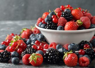 Superfood Beeren: So helfen dir die roten Früchte beim Abnehmen