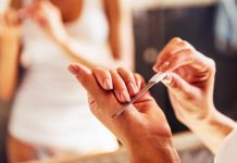 Fingernägel: Diese Veränderungen können auf Krankheiten hindeuten