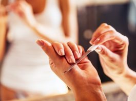Fingernägel: Diese Veränderungen können auf Krankheiten hindeuten