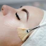 Fruchtsäurepeeling: So funktioniert die Beauty-Behandlung für ebenmäßige Haut