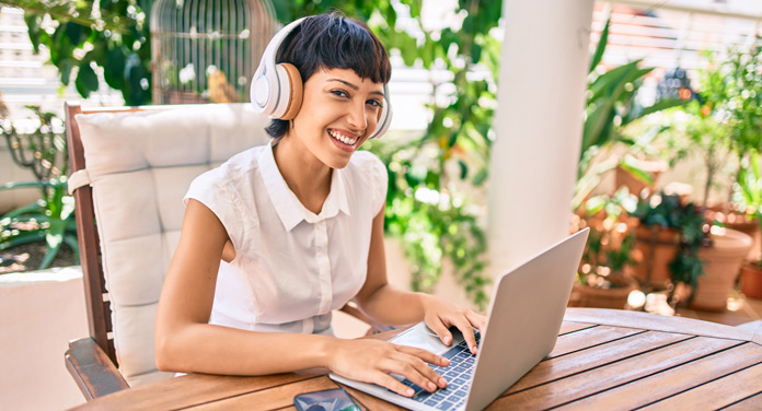 Homeoffice im Freien: Tipps fürs effektive Arbeiten auf Balkon oder Terrasse