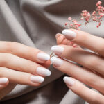 Weniger ist Mehr: Elegant und schlicht mit Milky Nails