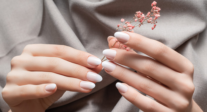 Weniger ist Mehr: Elegant und schlicht mit Milky Nails