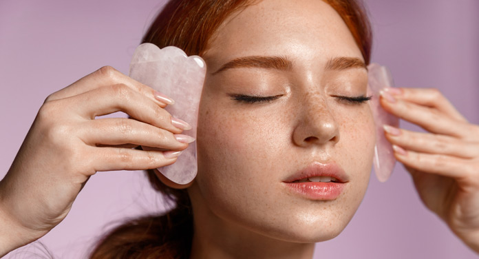 Gua Sha Steine richtig anwenden: Massage, Wirkung und Pflege des Beauty-Tools