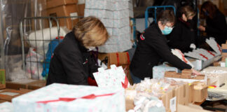 Aus „Black Friday“ wird „Happy Friday“ - Zehntausende Geschenkpakete für Kinder in Osteuropa: WIRmachenDRUCK feiert den Happy Friday