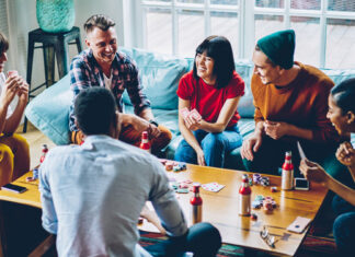 So kannst du das perfekte Pokerspiel zuhause veranstalten