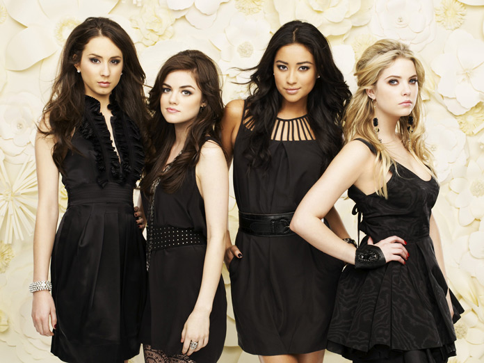 Ashley Benson mit ihren PLL-Kolleginnen Lucy Hale, Shay Mitchell, Troian Bellisario