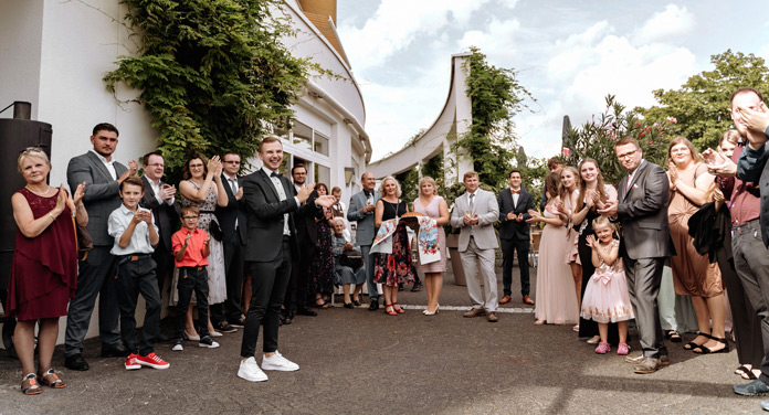 Deutsch-russische Hochzeiten perfekt auf den Punkt mit einem Tamada