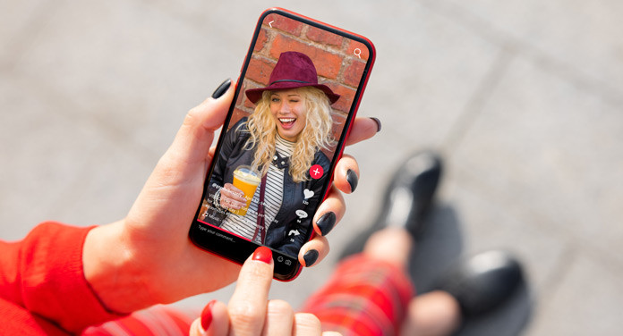 TikTok's #Girl-Trends: Identität, Kritik und die Suche nach der modernen Weiblichkeit